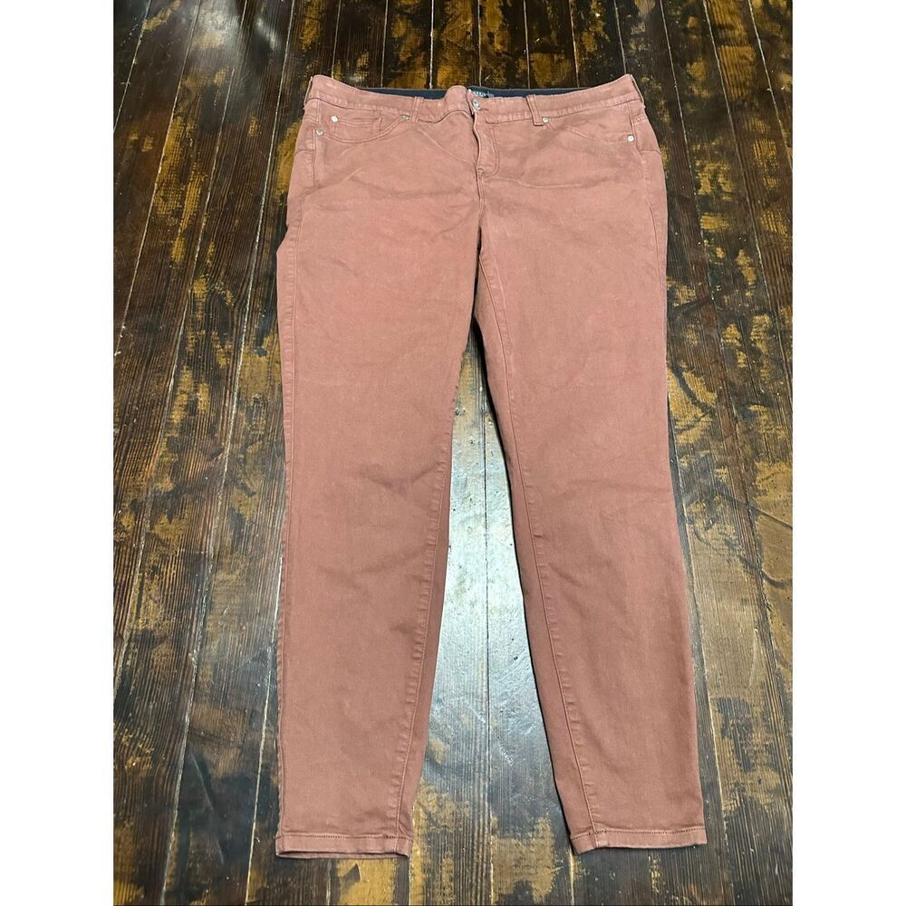 Torrid red brown 22T Bombshell skinny stretchy jeans
